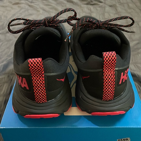 🌺HOKA black with red trim challenger ATR 6 GTX tennis shoes.  7 - Picture 4 of 9
